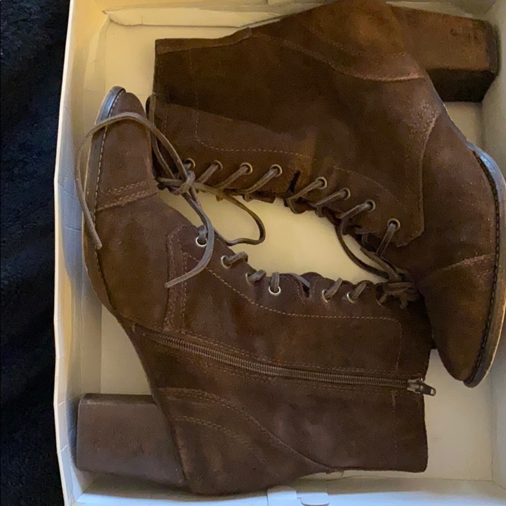 Steve Madden Women’s Gretell Brown Suede Boots